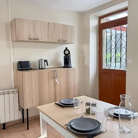Maison d'hôtes Maison De Charme, Jardin Et Poele 3*